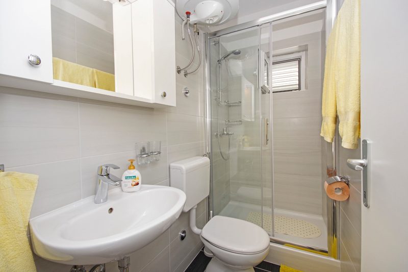Apartman 4+2 — kupaonica